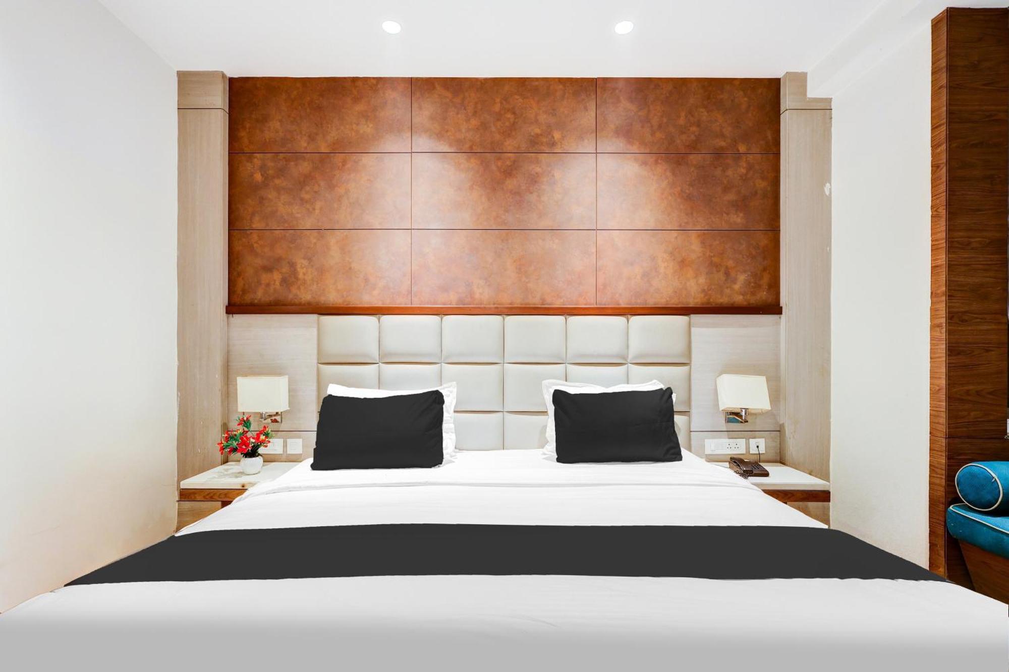 Super Townhouse Chhatarpur Near Metro Park New Delhi Buitenkant foto