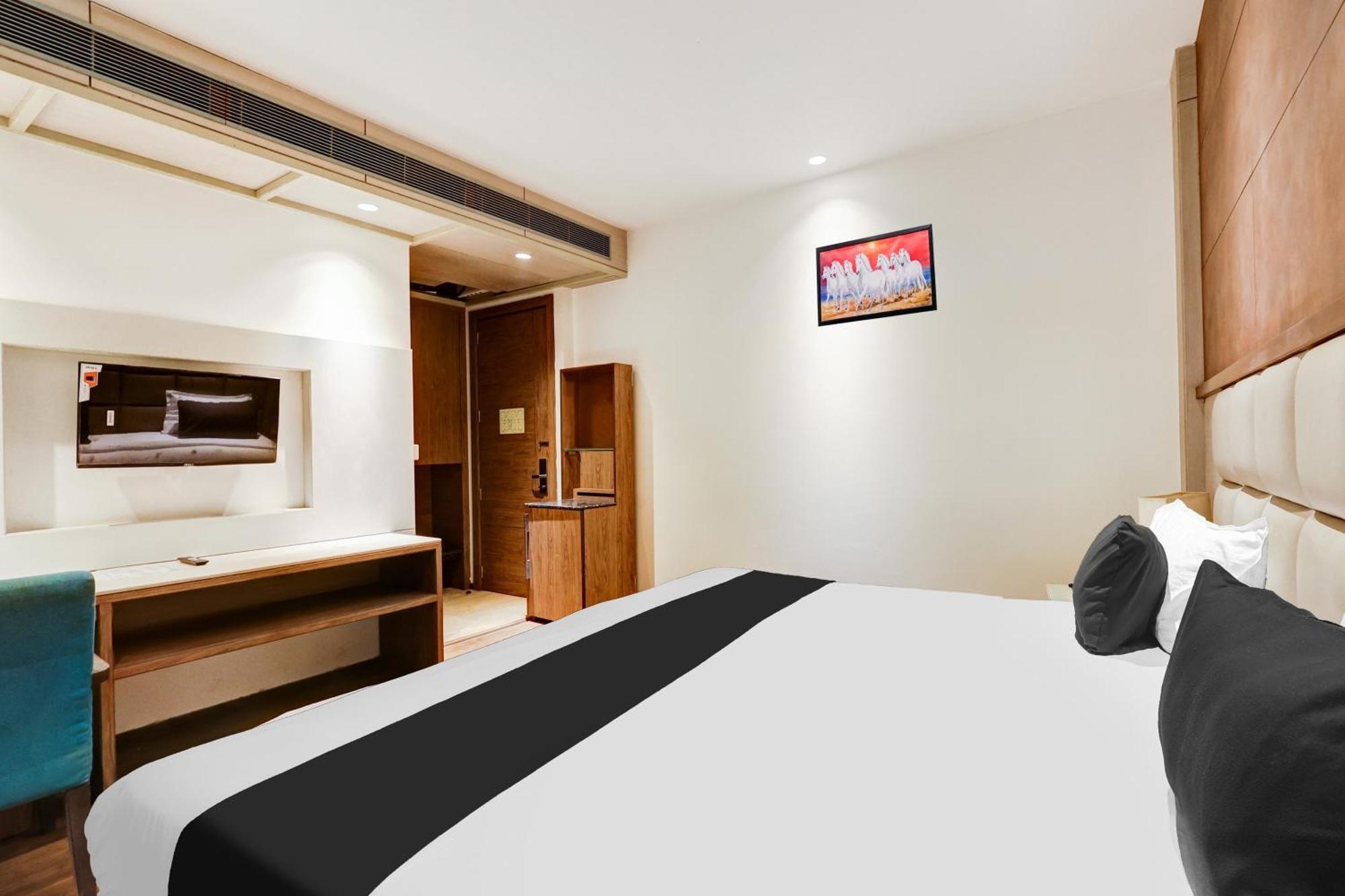 Super Townhouse Chhatarpur Near Metro Park New Delhi Buitenkant foto