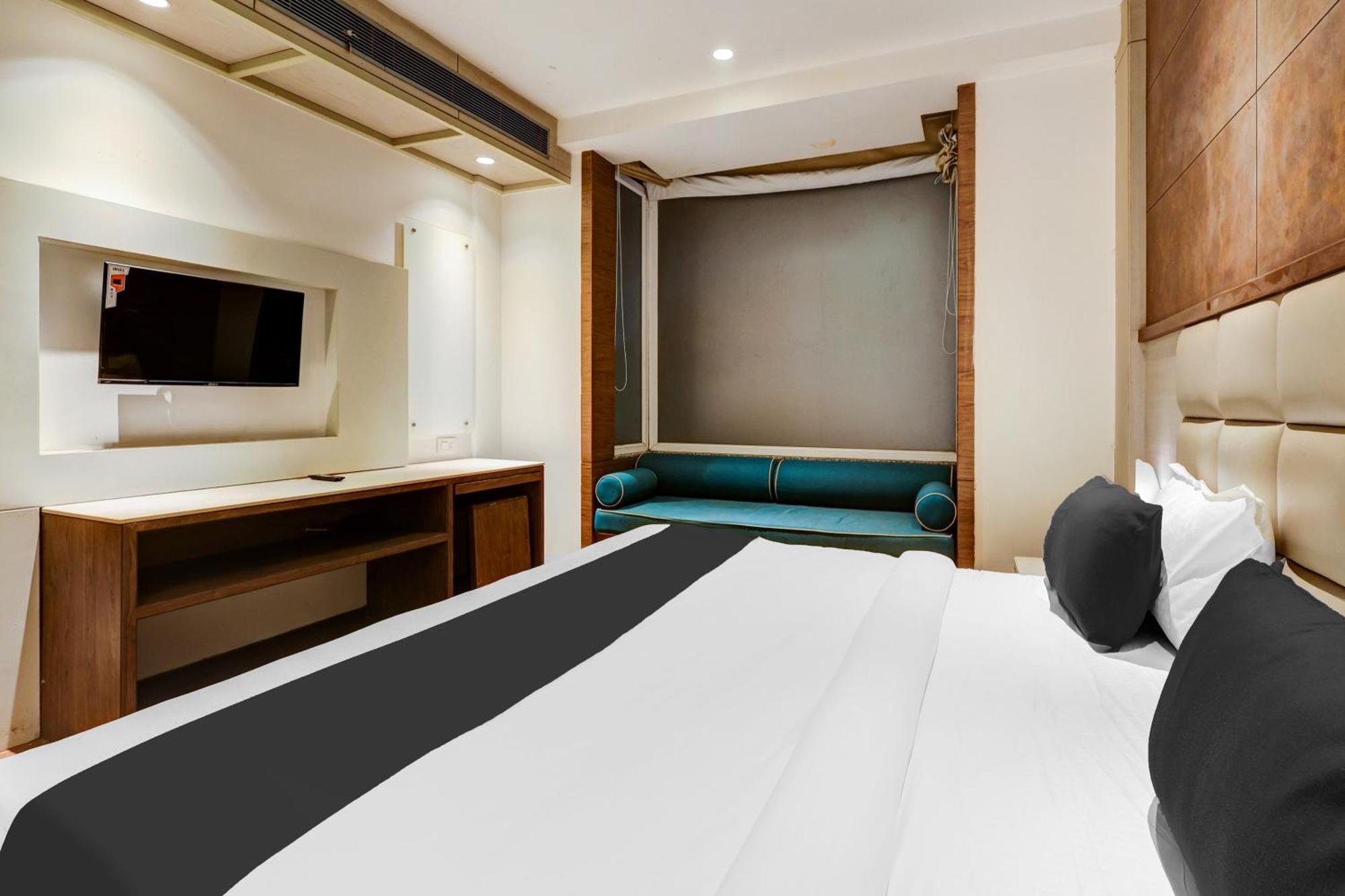 Super Townhouse Chhatarpur Near Metro Park New Delhi Buitenkant foto