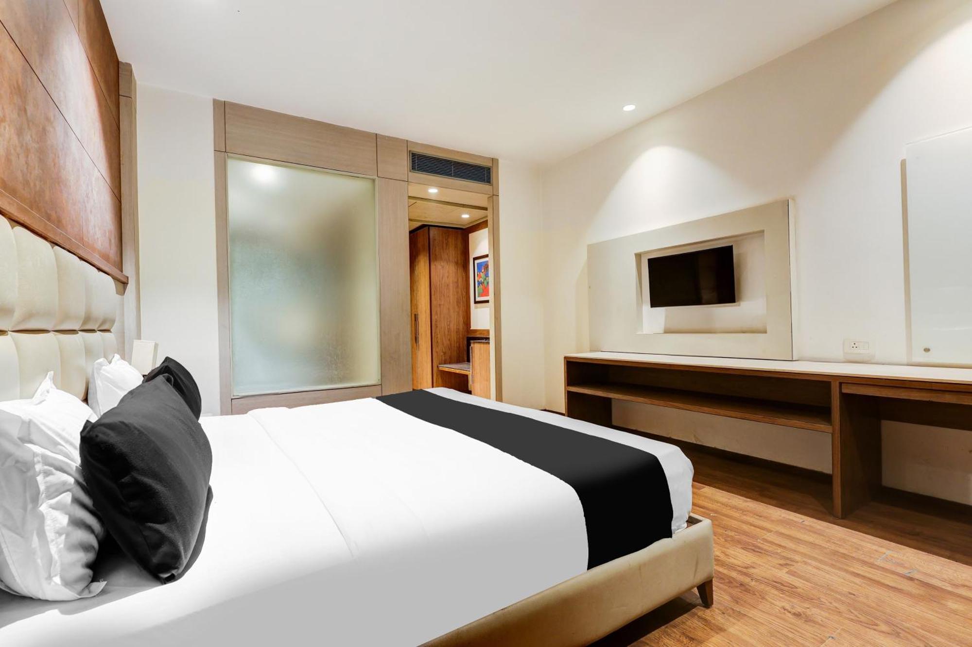 Super Townhouse Chhatarpur Near Metro Park New Delhi Buitenkant foto