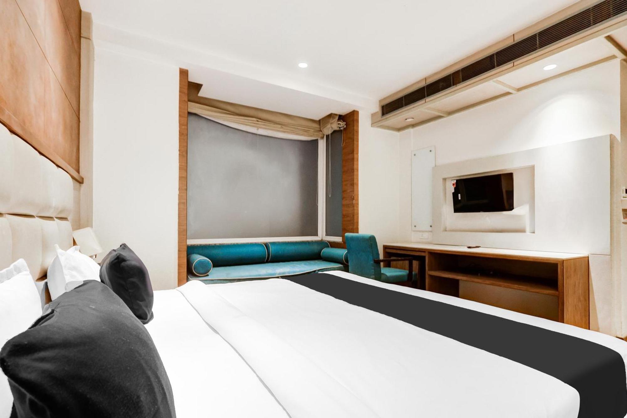 Super Townhouse Chhatarpur Near Metro Park New Delhi Buitenkant foto