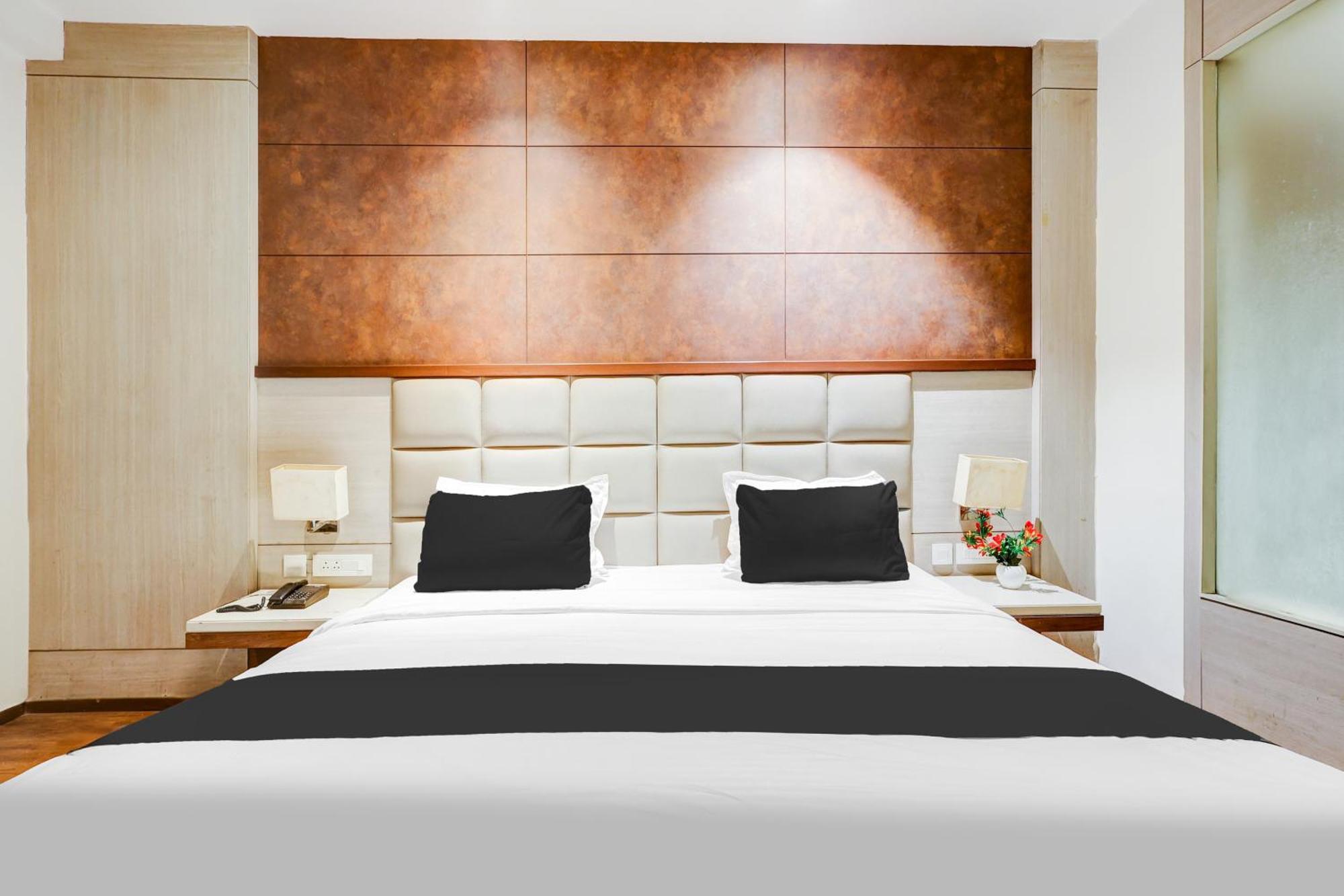 Super Townhouse Chhatarpur Near Metro Park New Delhi Buitenkant foto
